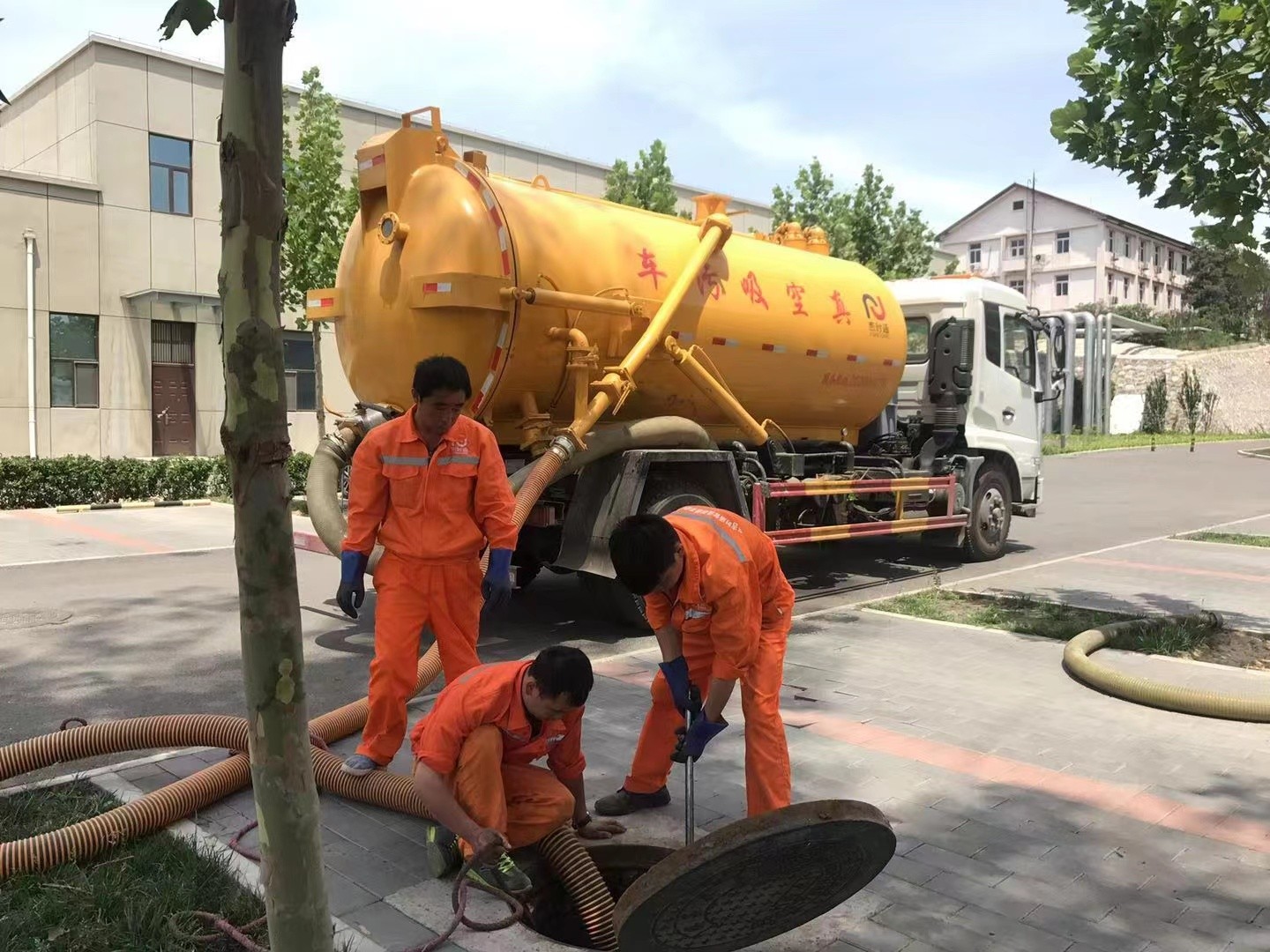 宜宾化粪池清理与5-8吨吸粪车施工效率分析